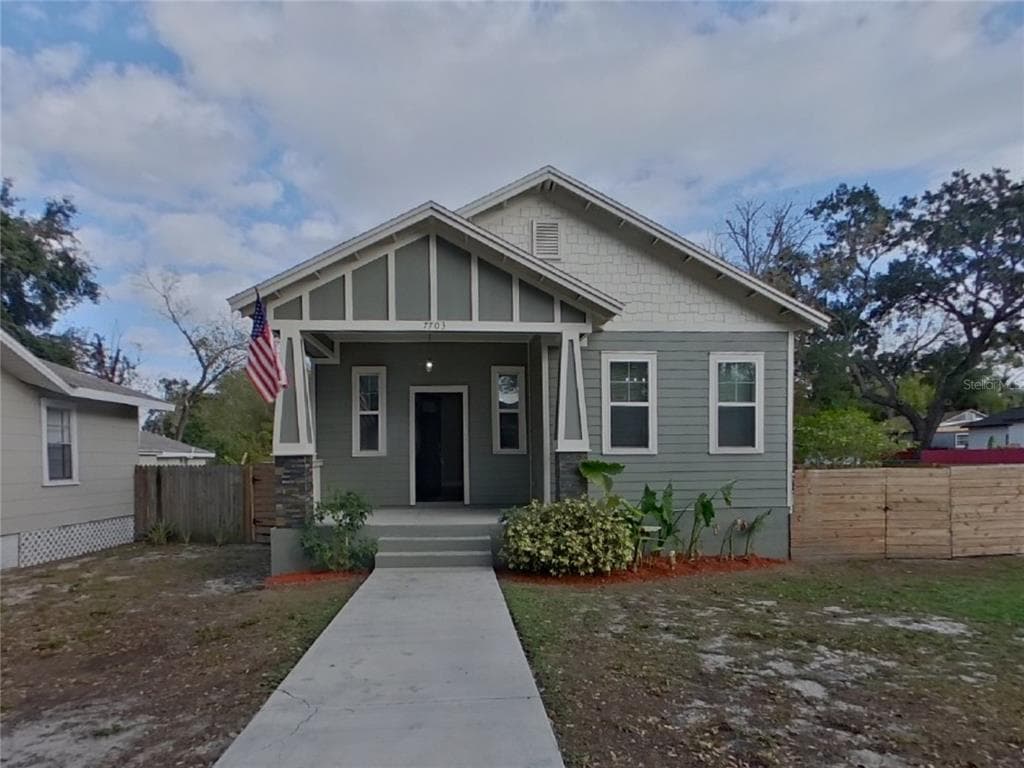 7703 N HUNTLEY AVENUE TAMPA, FL 33604