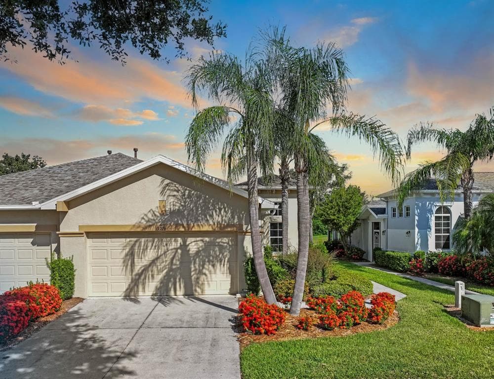 1226 LYNDHURST GREENS DRIVE UNIT 11 SUN CITY CENTER, FL 33573