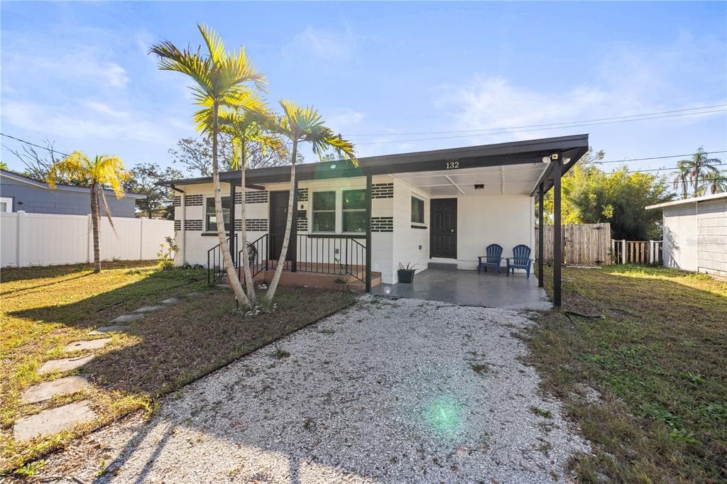 132 81ST AVENUE N ST PETERSBURG, FL 33702