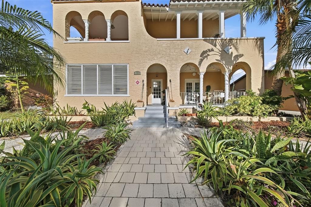 8334 DIAGONAL ROAD N ST PETERSBURG, FL 33702
