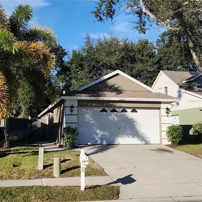 28525 SEASHELL COURT ZEPHYRHILLS, FL 33545
