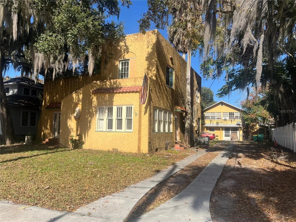 19 W PENDLETON AVENUE EUSTIS, FL 32726