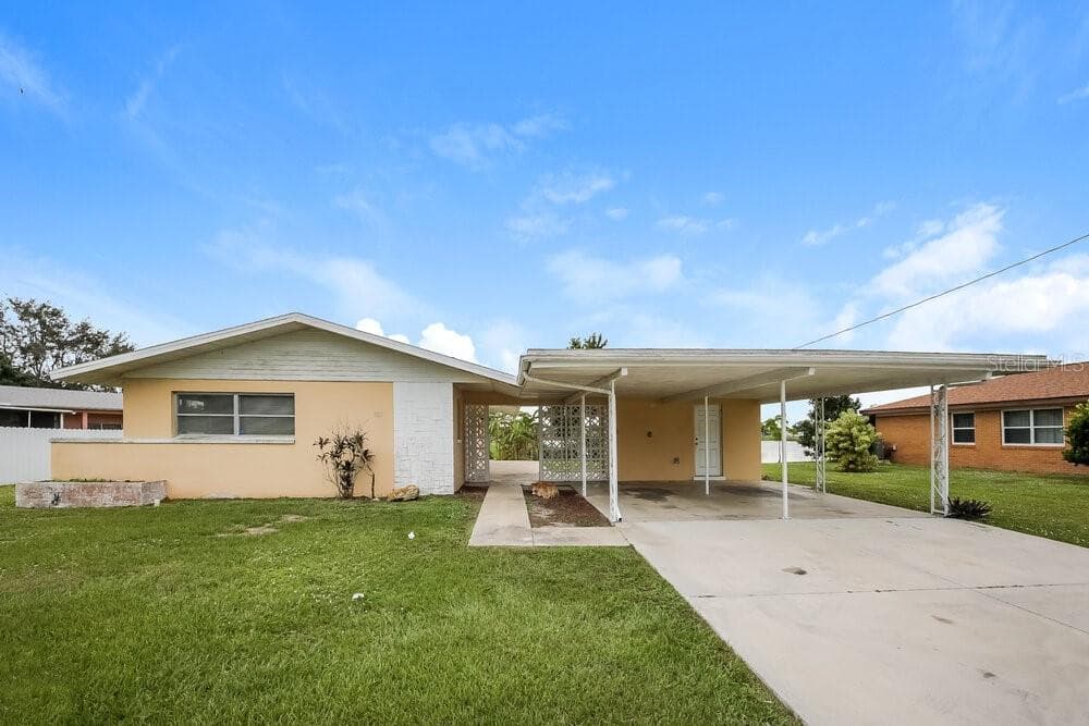 502 LEELAND HEIGHTS BOULEVARD E LEHIGH ACRES, FL 33936