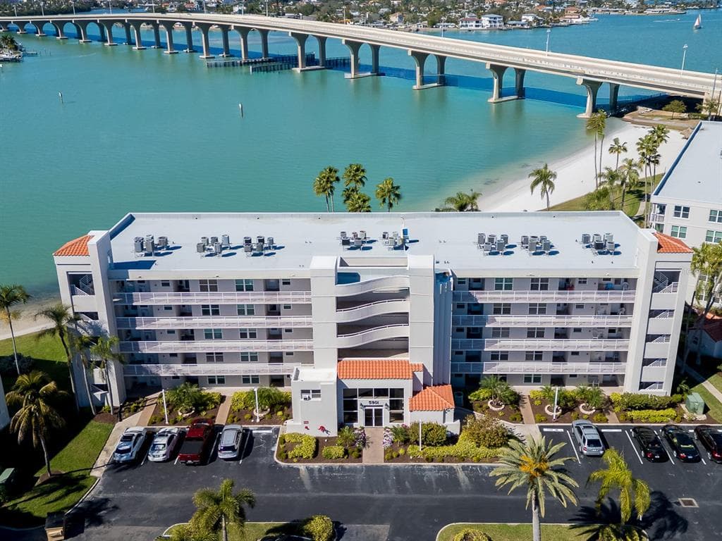 5901 BAHIA DEL MAR CIRCLE UNIT 521 ST PETERSBURG, FL 33715
