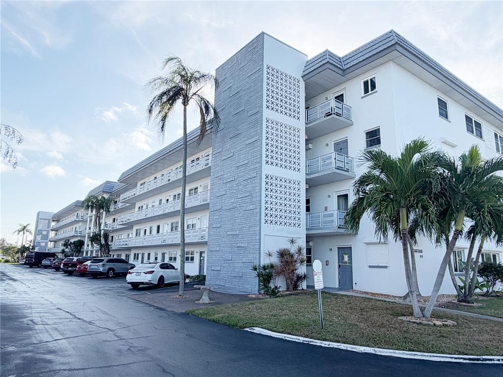 3018 59TH STREET S UNIT 111 GULFPORT, FL 33707