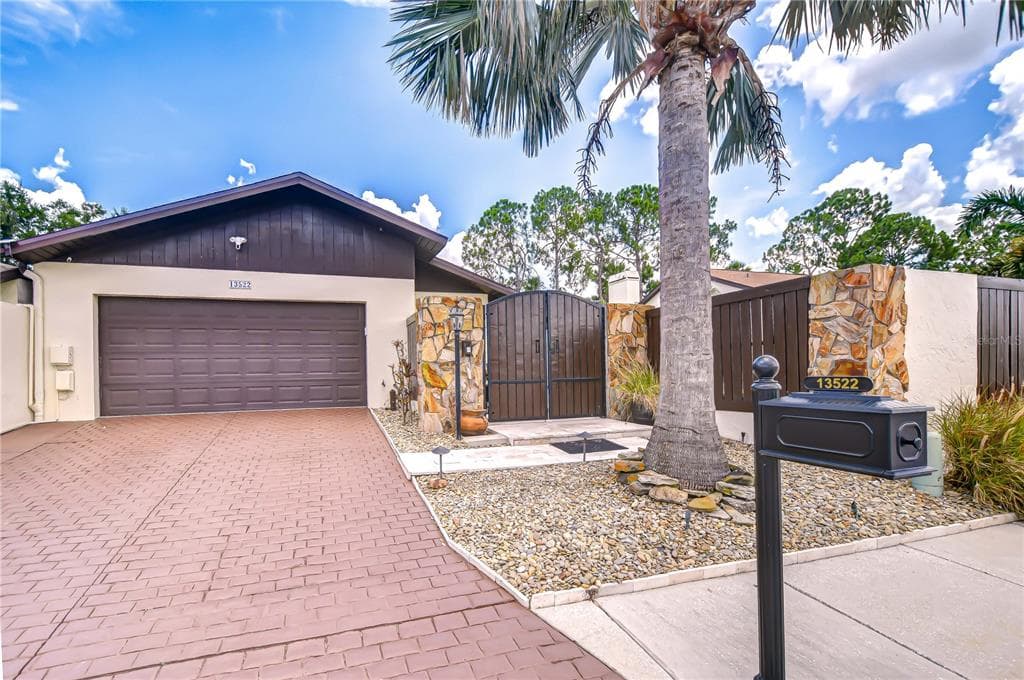 13522 AVISTA DRIVE TAMPA, FL 33624