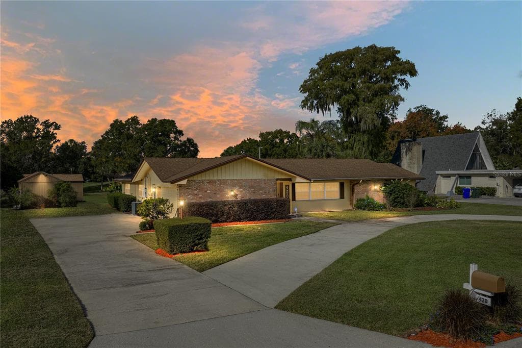 420 HOWARD AVENUE LAKELAND, FL 33815