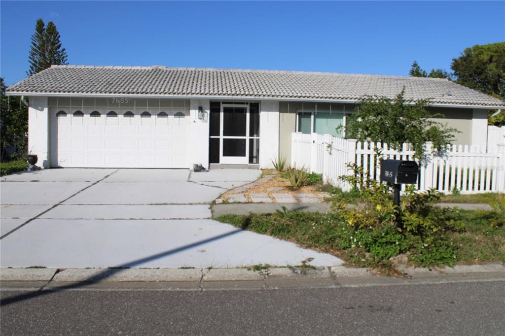 7655 CARDIFF COURT ST PETERSBURG, FL 33709