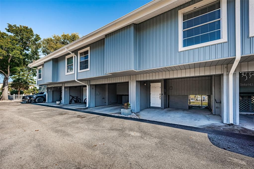 200 MERES BOULEVARD UNIT 21 TARPON SPRINGS, FL 34689