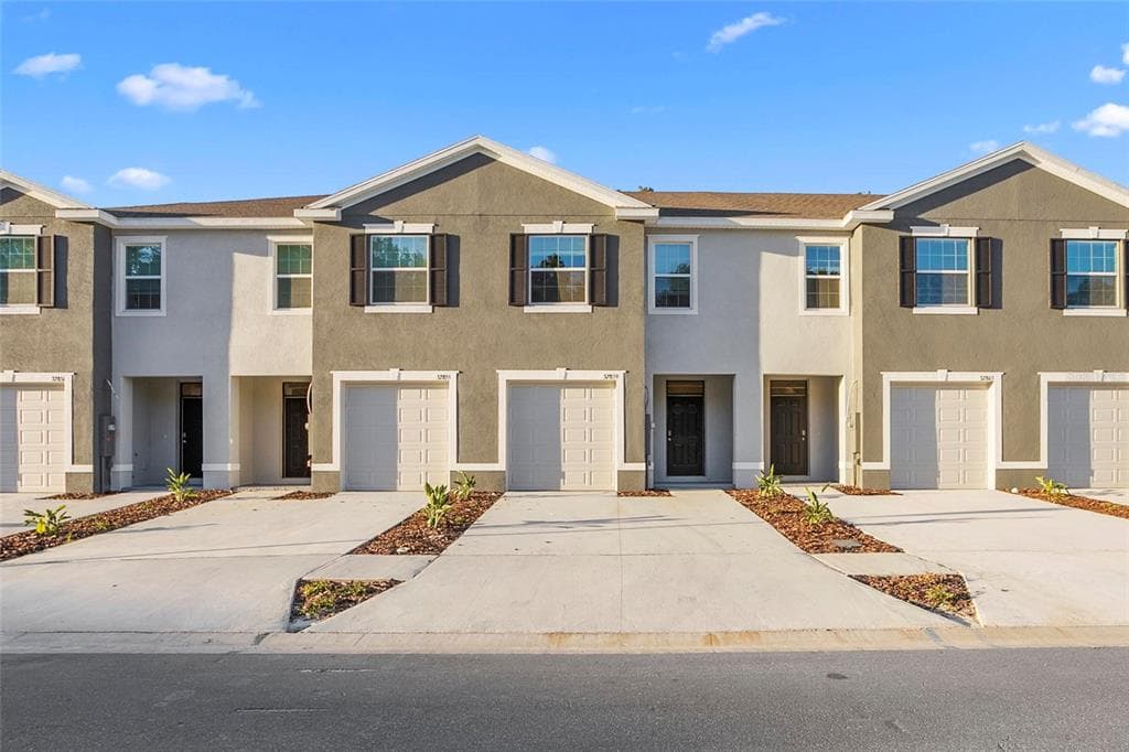 32859 PEZ LANDING LANE WESLEY CHAPEL, FL 33543