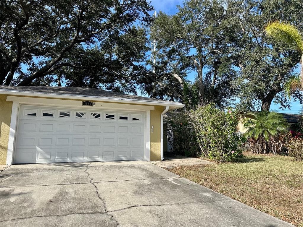 1119 BREEZE DRIVE LARGO, FL 33770