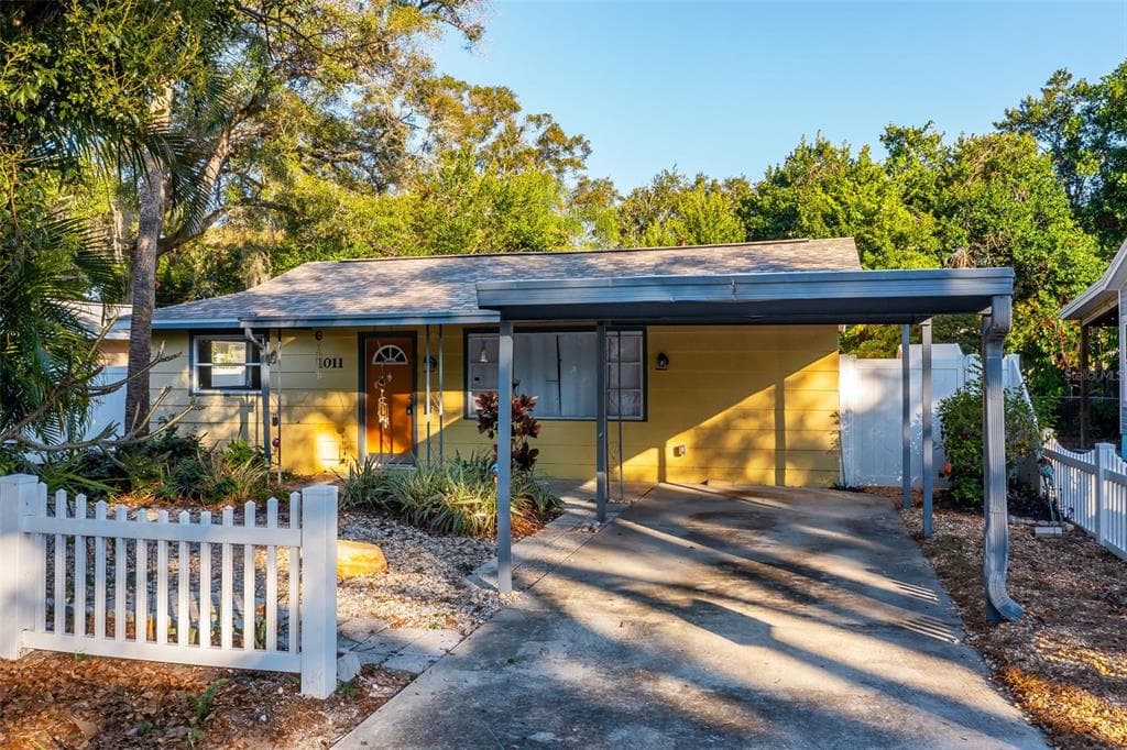 1011 PARK DRIVE DUNEDIN, FL 34698