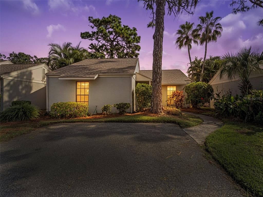 26 WINDRUSH BAY DRIVE TARPON SPRINGS, FL 34689