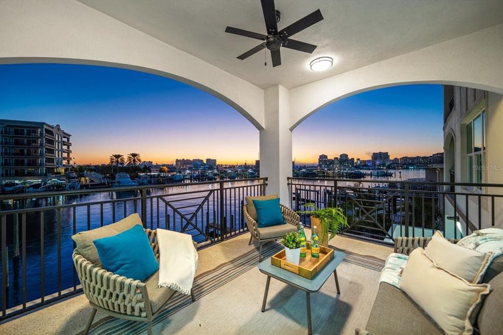 211 DOLPHIN POINT UNIT 202 CLEARWATER, FL 33767