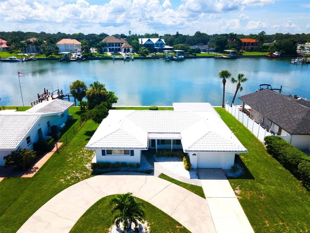315 BUTTONWOOD LANE LARGO, FL 33770