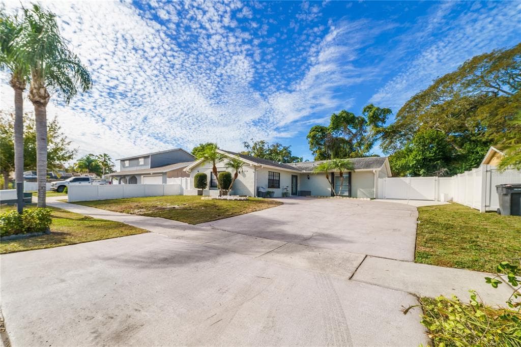 8204 KIRKWOOD DRIVE TAMPA, FL 33634