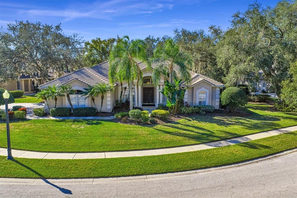 6434 RENWICK CIRCLE TAMPA, FL 33647