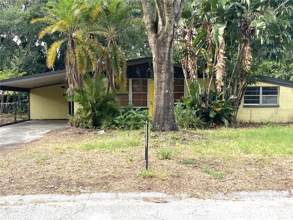 927 LAKEWOOD AVENUE TAMPA, FL 33613