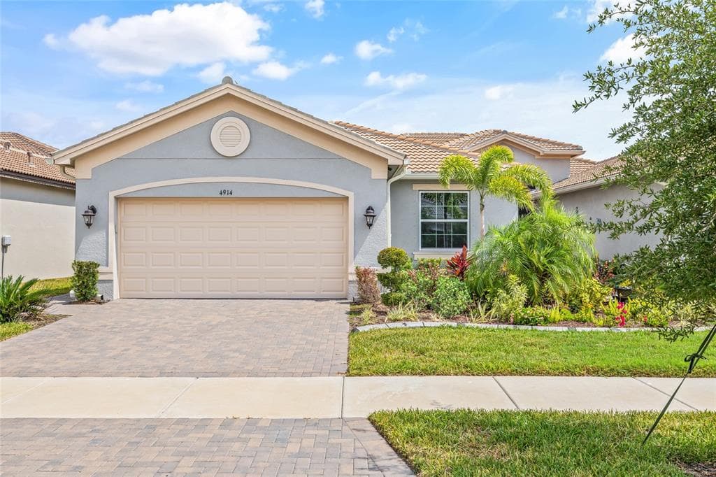 4914 SIENNA ISLES AVENUE WIMAUMA, FL 33598