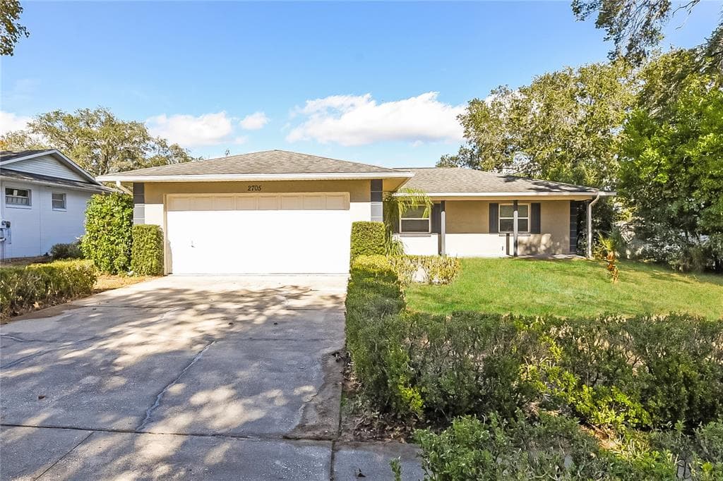 2705 KNOLLWOOD TRAIL EUSTIS, FL 32726
