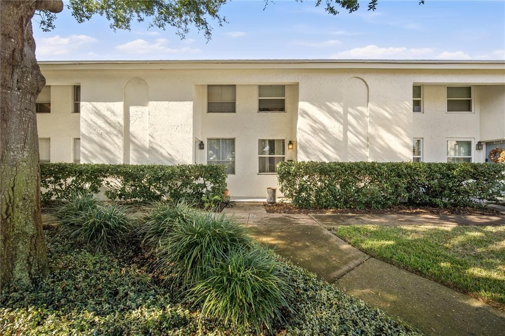 4521 W LA VILLA LANE TAMPA, FL 33611
