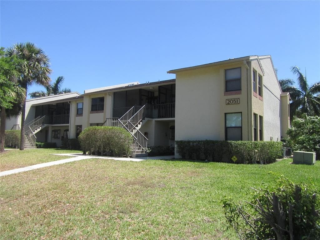 2051 SKIMMER COURT W UNIT 114 CLEARWATER, FL 33762