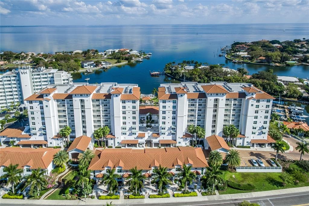 1325 SNELL ISLE BOULEVARD NE UNIT 701 ST PETERSBURG, FL 33704