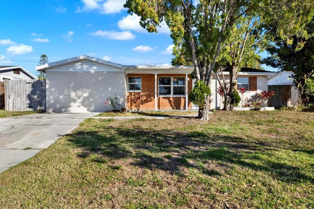 8391 76TH AVENUE SEMINOLE, FL 33777