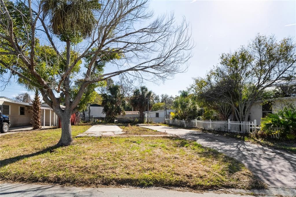736 DRIFTWOOD LANE