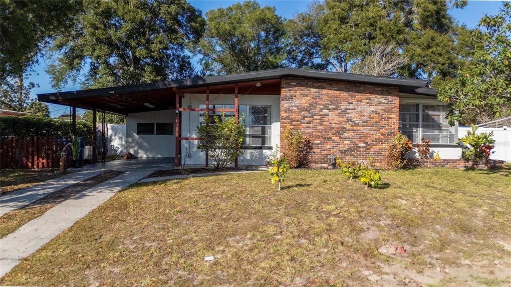 213 E KENTUCKY AVENUE DELAND, FL 32724