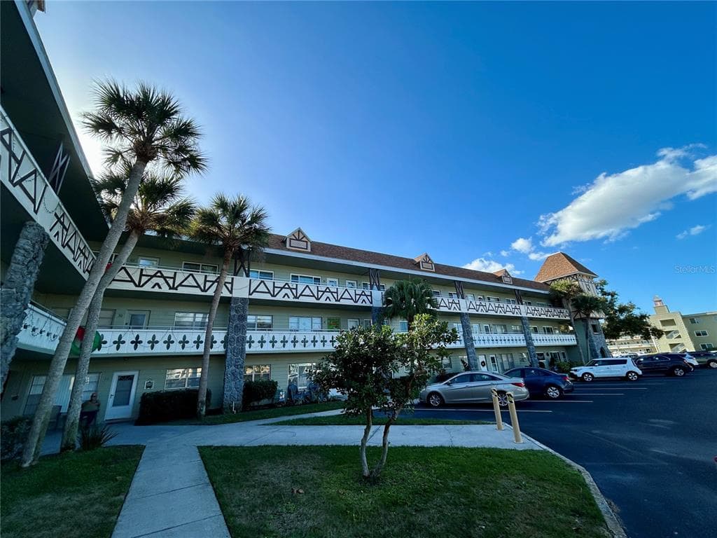 2447 ECUADORIAN WAY UNIT 37 CLEARWATER, FL 33763