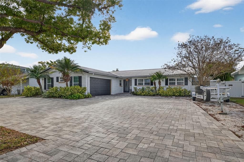 8718 PALISADES DRIVE TAMPA, FL 33615