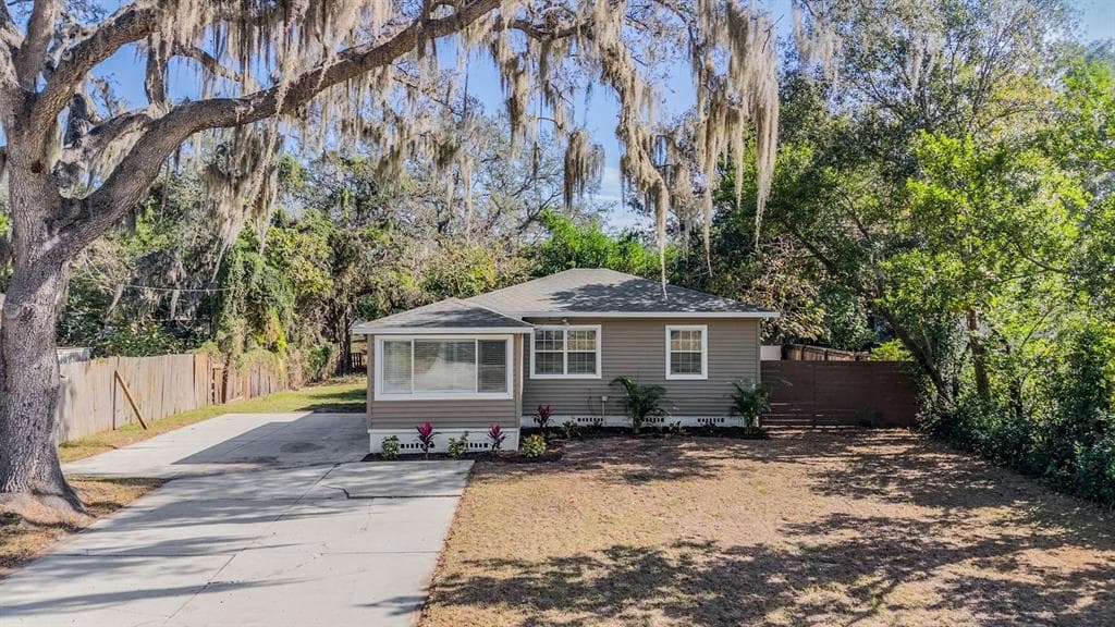 8107 N OTIS AVENUE TAMPA, FL 33604
