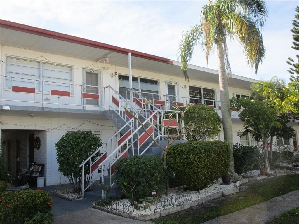 1900 58TH AVENUE N UNIT 22 ST PETERSBURG, FL 33714