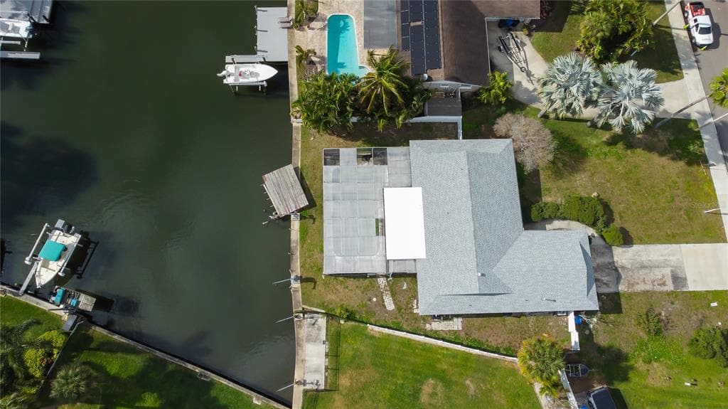 5116 VENETIAN BOULEVARD NE ST PETERSBURG, FL 33703