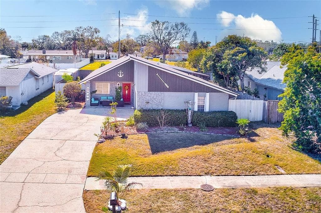 3113 CHAMBLEE LANE CLEARWATER, FL 33759