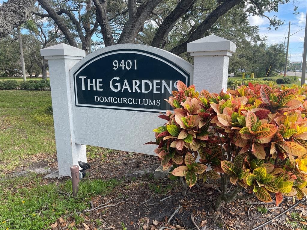 124 DOGWOOD CIRCLE SEMINOLE, FL 33777