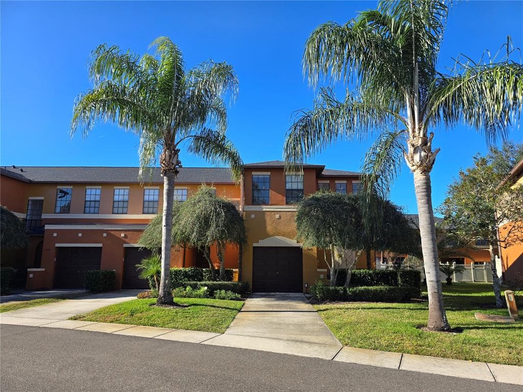 1045 BLACKWATER DRIVE WESLEY CHAPEL, FL 33543