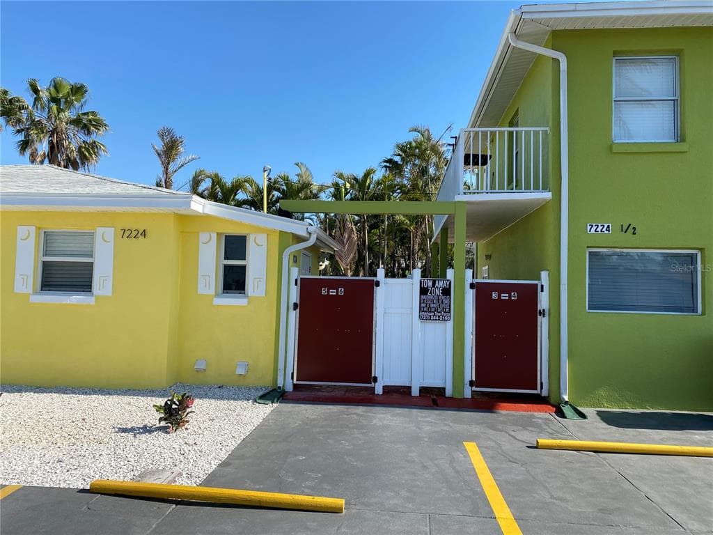 7224 1/2 COQUINA WAY UNIT 3 ST PETE BEACH, FL 33706