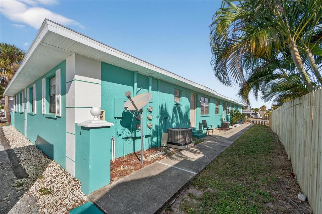 1041 APOLLO BEACH BOULEVARD UNIT A APOLLO BEACH, FL 33572