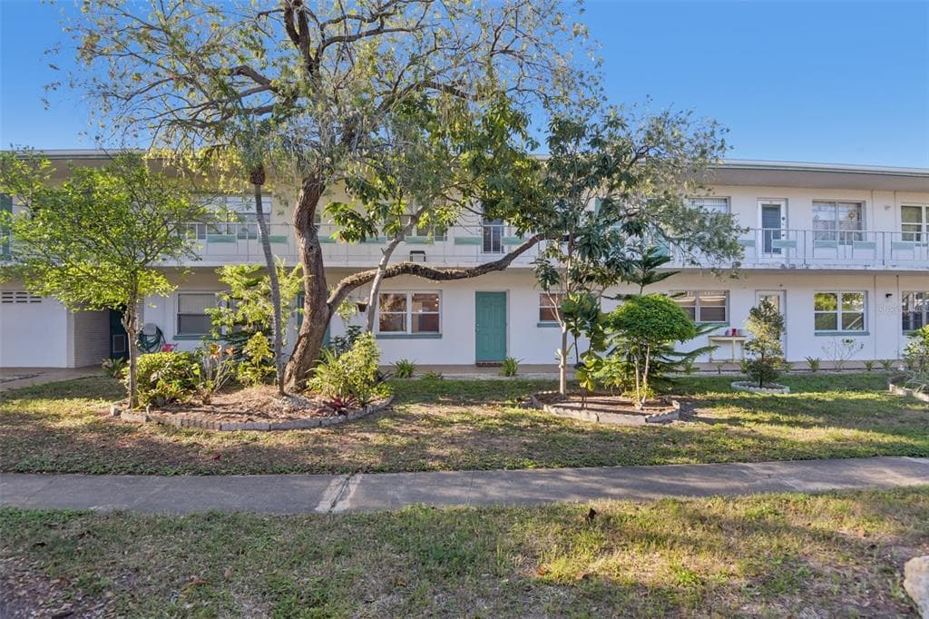 5815 18TH STREET N UNIT 4 ST PETERSBURG, FL 33714