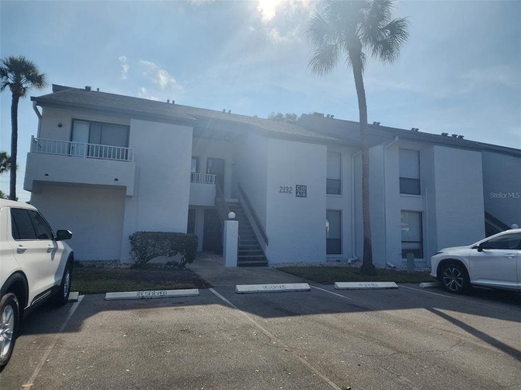 2132 LAKEWOOD CLUB DRIVE S UNIT 8B ST PETERSBURG, FL 33712