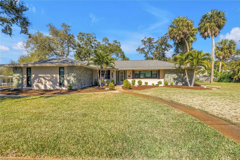 8261 28TH AVENUE N ST PETERSBURG, FL 33710