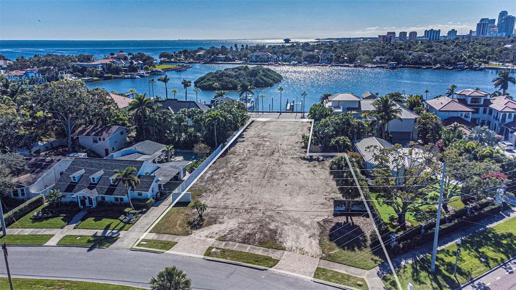 140 BRIGHTWATERS BOULEVARD NE ST PETERSBURG, FL 33704