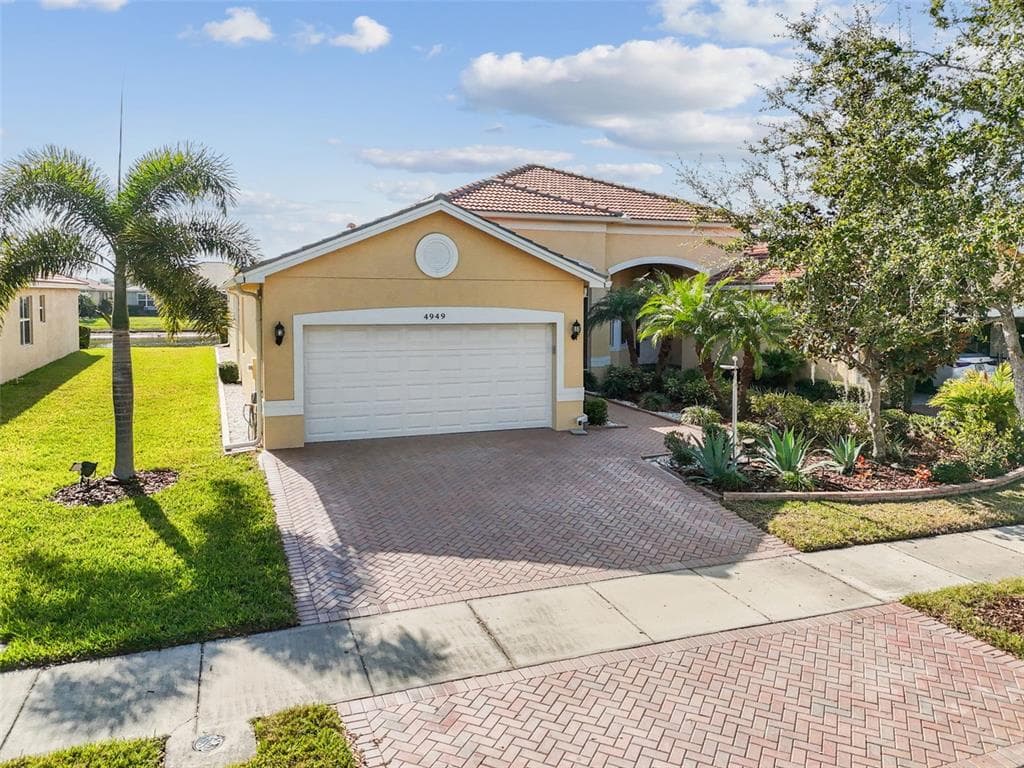 4949 MARBLE SPRINGS CIRCLE WIMAUMA, FL 33598
