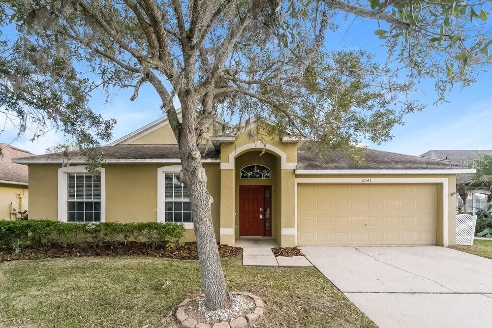 2041 THE OAKS BOULEVARD KISSIMMEE, FL 34746