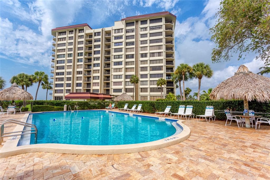 736 ISLAND WAY UNIT 201 CLEARWATER BEACH, FL 33767