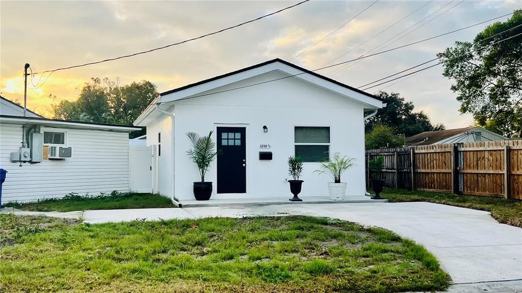 1230 1/2 ESSEX DRIVE N ST PETERSBURG, FL 33710