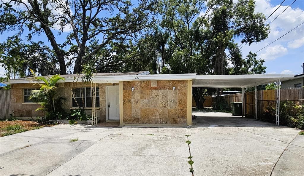 2221 E ANNIE STREET TAMPA, FL 33612
