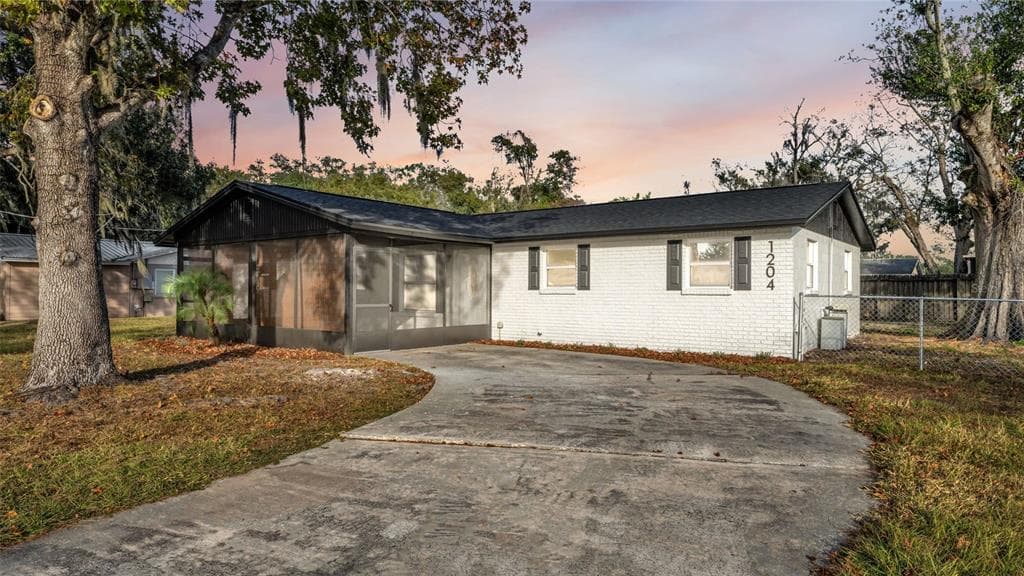 1204 N NANCY TERRACE PLANT CITY, FL 33563